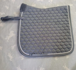 Selle de dressage en satin anglais en gros avec doublure en polaire et rembourrage en EVA, design personnalisé - Product Image 3