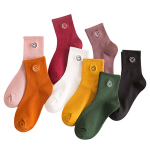 Calzini Lunghi da Donna Youki di Alta Qualità, Comodi, con Stampa Floreale e Design Divertente, per Uso Quotidiano - Product Image 1