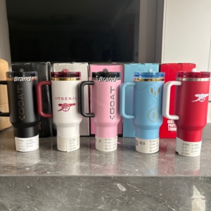 Wholesale 40oz Messie Goat Stan Termo Handle Water <strong>Cups</strong> <strong>Insulated</strong> Winter Tumbler Water <strong>Cups</strong> Stainless Steel Straw Tumbler - Product Image 1