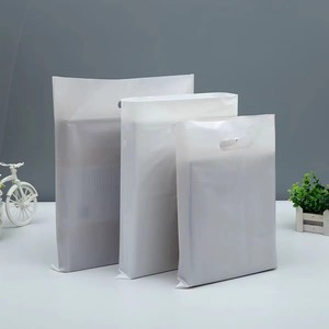 Sacs en plastique découpés sur mesure YC Professional pour boutique, avec poignée et logo imprimé - Product Image 5