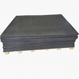 Tapis de sol en caoutchouc antidérapant moderne pour vaches avec installation par clic pour une utilisation en intérieur Surface rainurée - Product Image 5