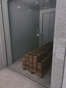 Ascensor de Carga de Estilo Industrial con Puerta Plegable de Apertura Media para Cuartos de Máquinas Pequeños, Tipo de Accionamiento de CA sin Engranajes OTIS - Product Image 6