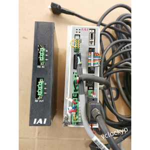 Contrôleur IAI SCON-CA-200A-NP-5-2 pour cylindre robotique 24V NPN de type impulsionnel, d'occasion - Product Image 1