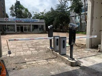 Système de reconnaissance de plaques d'immatriculation avec caméra HD et écran LED pour le contrôle d'accès aux parkings - Zento