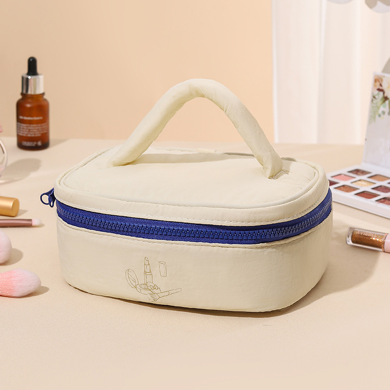 สีขาวนวล