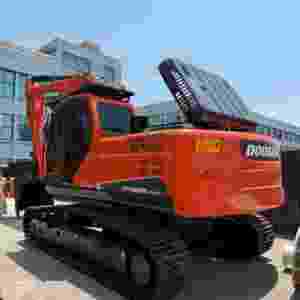 รถขุดตีนตะขาบ Doosan DX225 มือสอง น้ำหนัก 22 ตัน พร้อมมอเตอร์ไฮดรอลิก Eaton รับประกัน 1 ปี สำหรับงานก่อสร้าง - Product Image 3