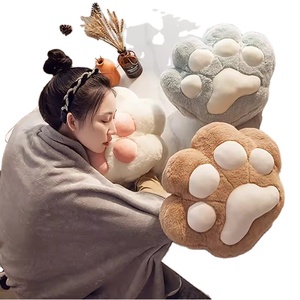 Almohada de Felpa con Diseño de Pata de Gato HY2, Manta para Siesta en la Oficina, Manta para Aire Acondicionado, Tres en Uno - Product Image 2