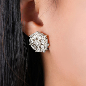 Orecchini a Cerchio Floreali Triangolari Cavi per Donne, Design Elegante, Accessori per Orecchie da Ufficio e Festa - Product Image 2