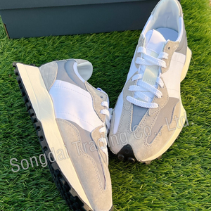 أحذية رياضية 327 جديدة بالجملة، خفيفة الوزن وقابلة للتنفس، أحذية رياضية فاخرة بتصميم عصري - Product Image 3