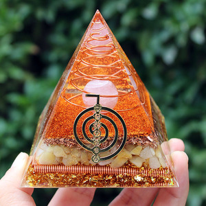 Pyramide en résine époxy avec cristal, ornement de bureau, boule rose 7-impulsions, décoration d'intérieur, cadeau - Product Image 1