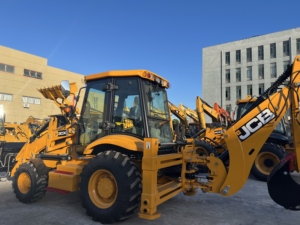 Chargeuse-pelleteuse JCB 3CX neuve, très demandée, faible consommation de carburant, haute efficacité de travail, machine polyvalente. - Product Image 1