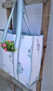 Bolso Tote Reversible de Algodón Acolchado con Estampado Floral, Bolso de Mano Hecho a Mano para Compras, Viajes y Uso Diario - Product Image 6