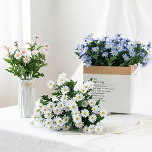 Bouquet de marguerites artificielles en soie, blanc, jaune, bleu, rose, décoration intérieure et extérieure, décoration de balcon - Product Image 1