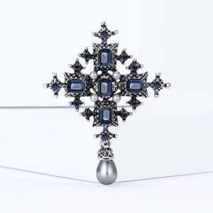 Broche de Lujo Personalizado con Cruz y Espada, Chapado en Oro Antiguo, con Pedrería de Aleación y Perlas Simuladas, para Boda, Tendencia 2026 - Product Image 2