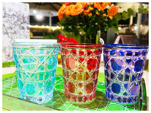 Verre à eau luxueux de couleur unie avec motif en rotin simple, aspect haut de gamme, motif sculpté à la main. - Product Image 2