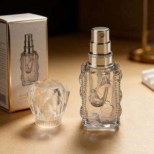Vente en gros directe du fabricant : Flacons de parfum en cristal de 3 ml, vaporisateurs géométriques portables pour échantillons d'huiles essentielles - Product Image 3