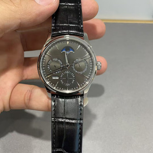 นาฬิกาข้อมือผู้ชายอเนกประสงค์สำหรับนักธุรกิจ คุณภาพสูง งานฝีมือใหม่ ดีไซน์หรูหรา พร้อมฟังก์ชั่นปฏิทินถาวร แสดงวันที่ เดือน และข้างขึ้นข้างแรม - Product Image 1