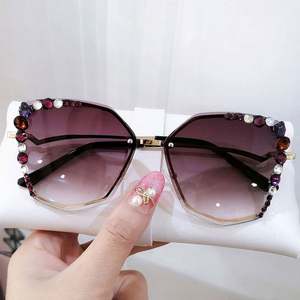 Gafas de Sol de Ojo de Gato con Cristales Irregulares y Montura de Aleación Vintage Únicas 2022 para Mujer - Product Image 5