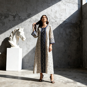 ชุดอาบายะห์ปักลายหรูหราแบบเรียบร้อยสำหรับผู้หญิงมุสลิม ผลิตตามสั่ง ขายส่ง ทำจากผ้าโพลีเอสเตอร์ - Product Image 3