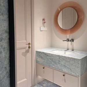 Meuble de salle de bain en bois massif peint avec lavabo sous plan en pierre naturelle de luxe bleu cristal - Product Image 1