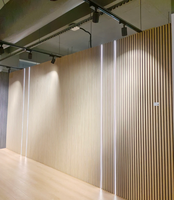 Panneaux muraux acoustiques modernes en bois massif cannelé avec isolation phonique pour chambre, salle de sport et hôtel - Décoration de studio en chêne