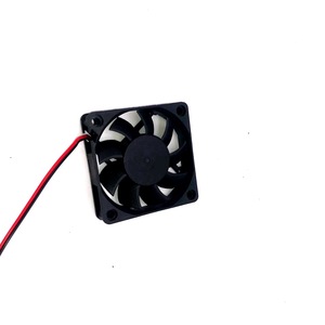 Ventilador Jiangshanlai 60x60x15mm 12V DC, 3500 rpm, con Rodamiento de Aceite, para Enfriamiento de Servidores, Alto Flujo de Aire, 42.5 CFM, 2.4W - Product Image 2