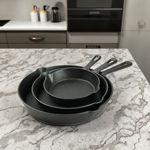 Venta caliente fabricación china fábrica precio competitivo calidad bonita tamaño 15,5 cm 20cm 25,5 cm sartén <span class=keywords><strong>de</strong></span> <span class=keywords><strong>hierro</strong></span> <span class=keywords><strong>fundido</strong></span> - Product Image 1