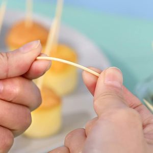 Cure-dents en bambou de qualité supérieure, emballés individuellement, boîte de 100 pièces, <span class=keywords><strong>prix</strong></span> compétitif, cure-dents en bambou en vrac pour hôtel - Product Image 1