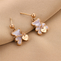 Meilleure vente transfrontalière : Cadeau élégant pour femme, en acier inoxydable électroplaqué, style coréen, motif ours LOVE, design minimaliste en forme de cœur mignon