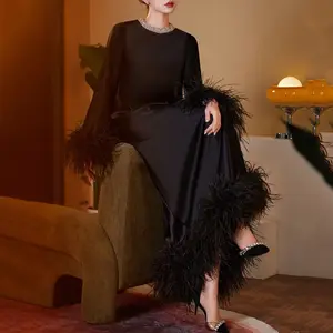 2023 Neuheiten elegantes Kleid Luxuskleid weiß 100 % Straußenfeder Maxi lange Ärmel lässig verziert echte Seide vollständig