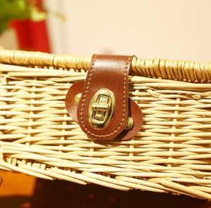 Panier de pique-nique de vaisselle d'extérieur isolé avec poignée en bois panier de nourriture de puce de rotin pour les pique-niques et la couverture - Product Image 5