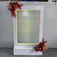 Latar belakang air terjun pernikahan gaya Modern, dengan latar belakang putih kaca Tempered dudukan logam untuk dekorasi acara