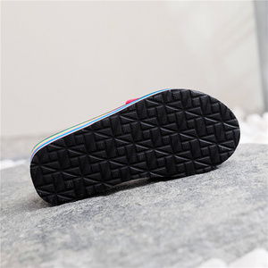 Zeppa arcobaleno Casual <span class=keywords><strong>con</strong></span> fibbia <span class=keywords><strong>infradito</strong></span> morbida antiscivolo da donna <span class=keywords><strong>con</strong></span> plateau da esterno sandali da spiaggia <span class=keywords><strong>ciabatte</strong></span> - Product Image 4