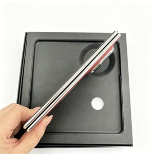 Mate X6, <span class=keywords><strong>Rouge</strong></span> cosmique, 12 Go + 256 Go, Sensation agréable au toucher, Ultra-fin, Ensemble complet, Grand écran pliable. - Product Image 3