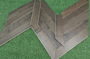 Parquet Chevron Moderne en Gros, Noyer Noir Américain Brillant, <span class=keywords><strong>Plancher</strong></span> en Bois Stratifié Laqué UV pour Chambre et Salle à Manger - Product Image 6