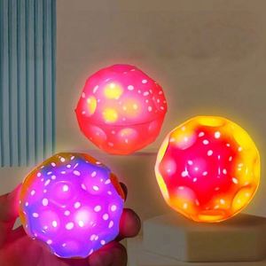 Balle de lune lumineuse unisexe en mousse PU haute élasticité pour le sport, jouet de décompression pour enfants, vente en gros directe d'usine - Product Image 3