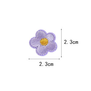 Stock en vrac pas cher prix belle couleur fer sur broderie petites fleurs patchs pour bricolage porte-clés sac vêtements - Product Image 3