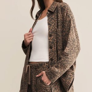 Veste de créateur vintage pour <span class=keywords><strong>femme</strong></span> sur mesure Chemise en jean à imprimé léopard décontractée Confortable <span class=keywords><strong>et</strong></span> respirante Manches longues Shacket pour <span class=keywords><strong>femme</strong></span> - Product Image 2