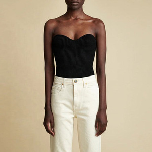 Produits à succès 2026 – Pull en maille ajusté pour femme en viscose et polyester mélangés, style décolleté cœur, fabriqué en Italie - Product Image 3