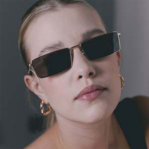 Lunettes de soleil rectangulaires à petite monture pour hommes et femmes, logo personnalisé, nouvelle mode 2025, UV400, en alliage, style carré - Product Image 3