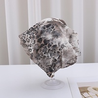 Bonnet tendance et élégant à pois, style vintage millennial, amincissant le visage, respirant et fin, pour femme, collection printemps-été