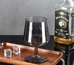 Accessori da Bar, Bicchieri Personalizzati con Logo Colorato, <span class=keywords><strong>Calici</strong></span> da Vino <span class=keywords><strong>in</strong></span> <span class=keywords><strong>Plastica</strong></span> Infrangibili da 7oz con Stelo Dorato, Regalo Aziendale Classico e Sostenibile - Product Image 3