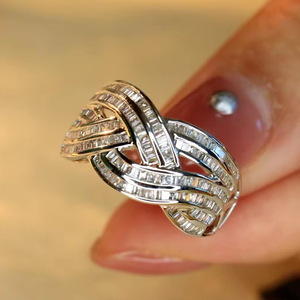 Anello a strati incrociati da donna, elegante gioiello da dito alla moda - Product Image 2