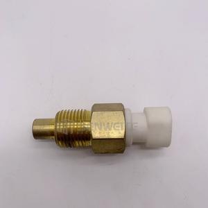 Sensor de Temperatura del Agua Senwitt 6718414 de Conexión Rápida para Cargadoras Bobcat Skid Steer - Product Image 2