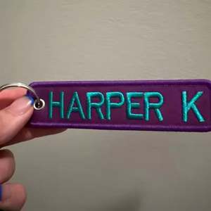 Porte-clés brodé en tissu avec logo personnalisé, motif avion d'anime, style Jet Tag - Product Image 5