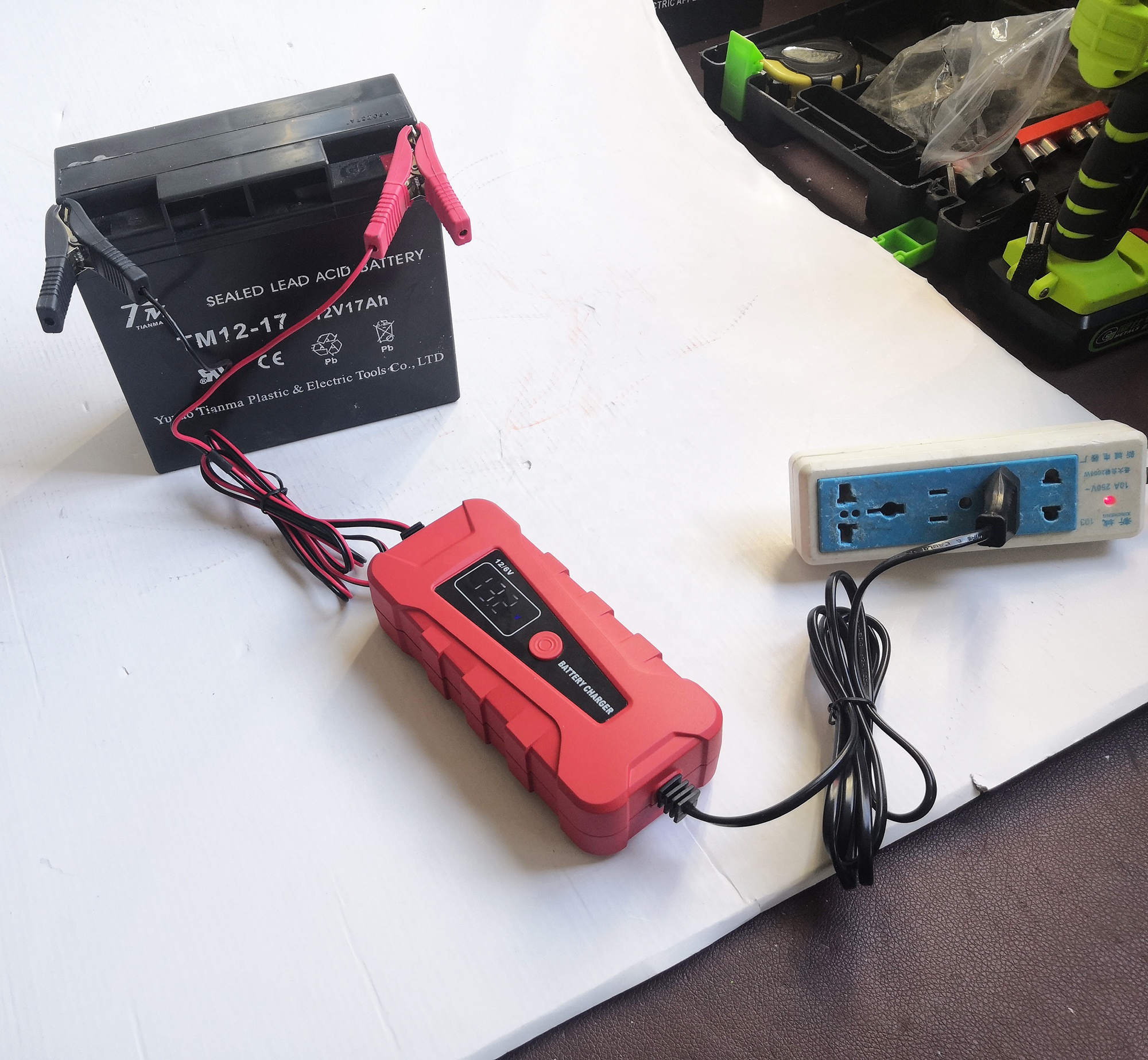 Новинка автомобильное зарядное устройство для аккумуляторов 12 В 6 в с цифровым светодиодным дисплеем, интеллектуальное зарядное устройство, новое автомобильное зарядное устройство