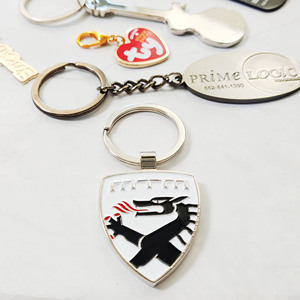 Porte-clés en émail Offre Spéciale Logo en métal personnalisé Porte-clés en métal pour la gravure d'anime - Product Image 5