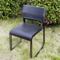 Chaise de bureau ergonomique empilable en plastique avec structure en acier, housse antidérapante durable, design moderne, pour conférence, formation, intérieur, usage commercial