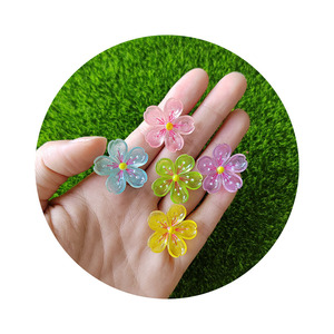 Confezione da 100 Pezzi di Fiori di Sakura Luminosi da 26MM, Cabochon in Resina Piatta, Perline Floreali Kawaii per Slime e Fai-da-Te - Product Image 4
