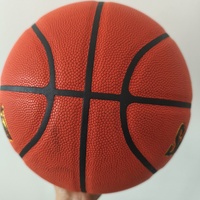 Ballon de basketball laminé Sanhuan de qualité supérieure, taille 7, avec logo personnalisé, idéal pour les marques, les écoles, les clubs, l'entraînement et les matchs professionnels.